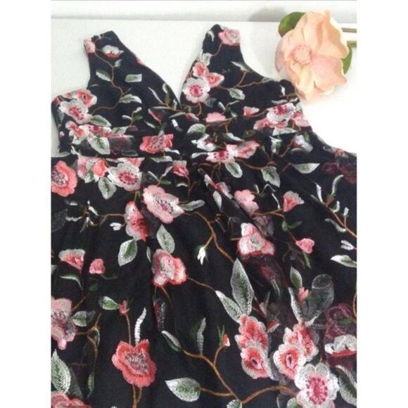 Aqua Luxe Embroidered Floral Mini dress - Picture 7 of 10